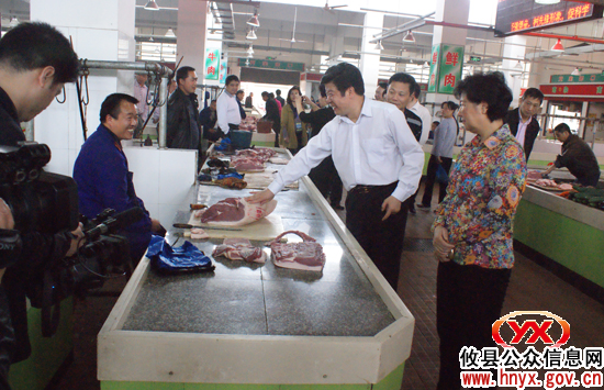 全省“整洁行动”现场会与会人员下乡进村实地参观