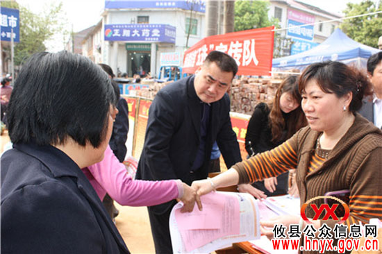 攸县人民法院组织法官在渌田镇开展“五进”活动