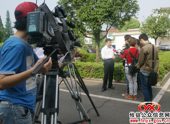 邝邹飞接受中央、省、市有关媒体来攸县记者集中专访