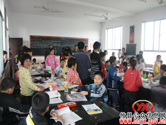 攸县酒埠江镇中心完小开展家长开放日活动