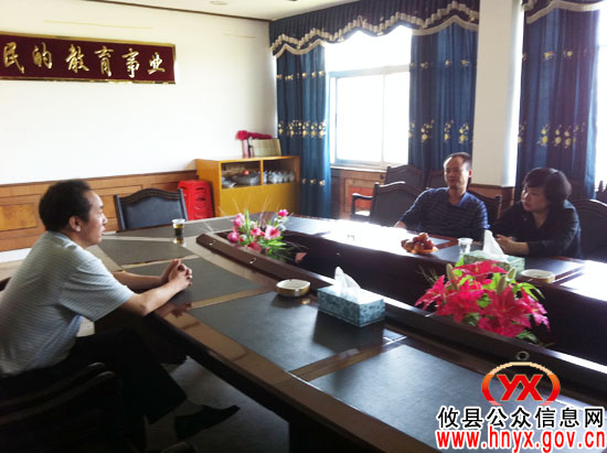 汤小红到生物中专走访看望党外领导干部