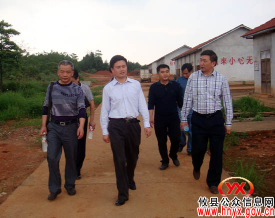彭良平一行到远滨烟花“访企问难”调研指导工作