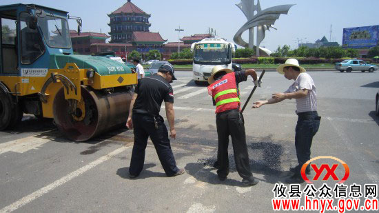 攸县市政园林全力抢修县城区破损路面