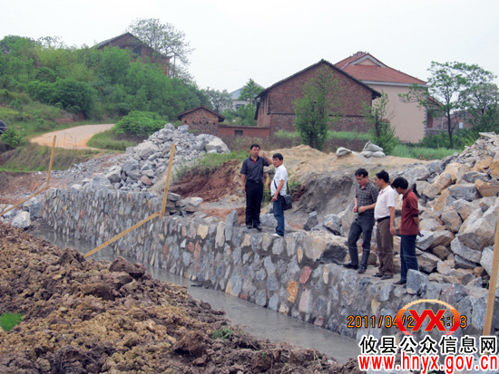 攸县石羊塘镇促进“烟花”发展 拓宽“林虎”公路