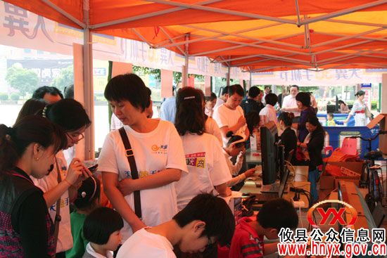 “双休”见闻：攸县电信公司开展“5&middot;17世界电信日”促销活动