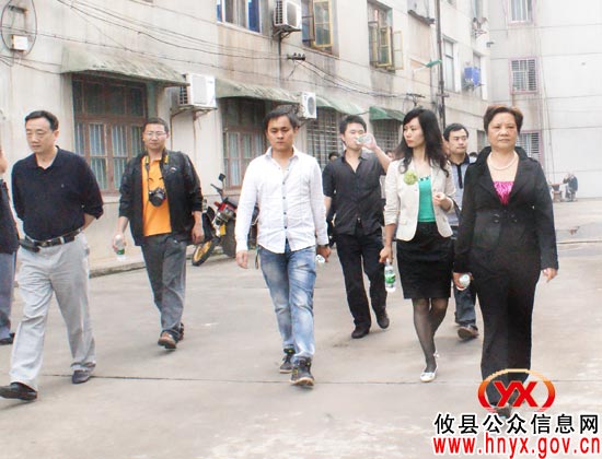 【三创四化】夏玉珠一行上街参与规范卫生、交通秩序