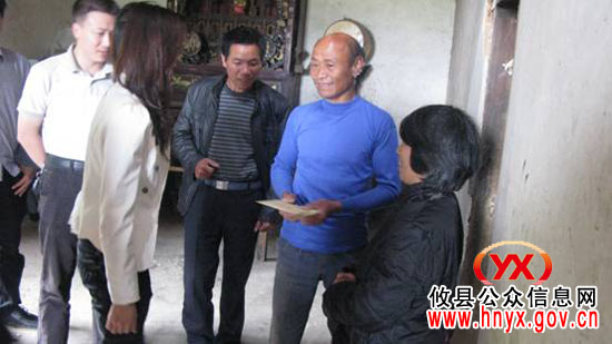 攸县国土资源局组织团员青年走访慰问特困群众