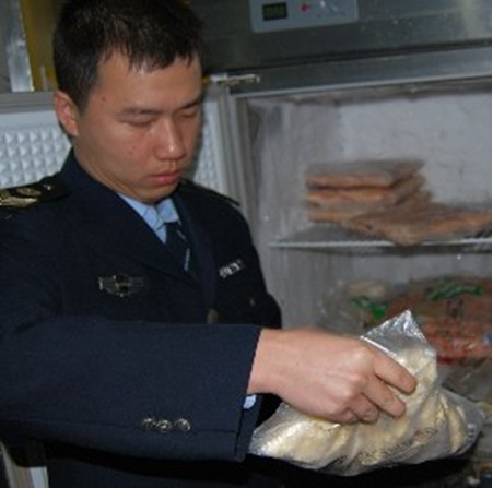 芦淞区开展“六一”食品安全专项整治行动