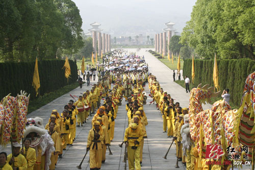 辛卯年社会各界纪念炎帝千秋圣诞祭祀典礼隆重举行