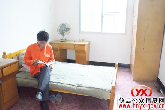 【创先争优】平凡的铺路石——记攸县公路局泥脚巷养护公司经理凌章生