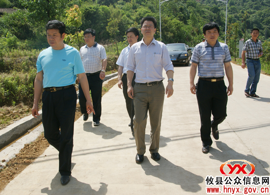 市领导刘力量一行到攸县莲塘坳镇高楼村开展“帮扶”