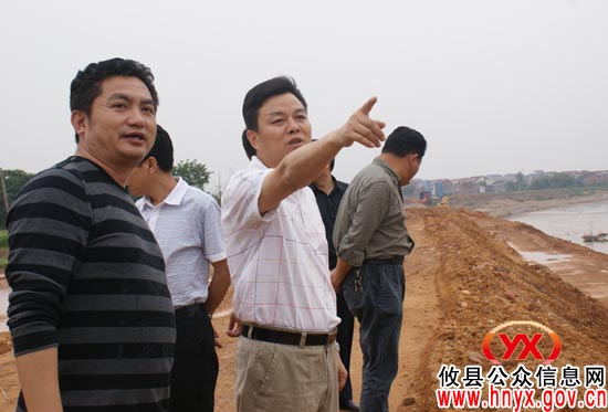 胡湘之周末深入有关重点工程建设工地进行督查
