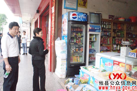 【三创四化】夏玉珠一行上街参与规范卫生、交通秩序