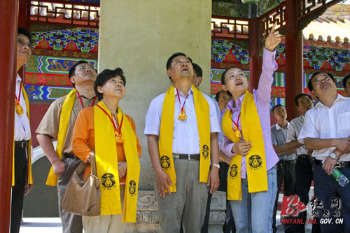 储波一行来炎祭祀始祖炎帝