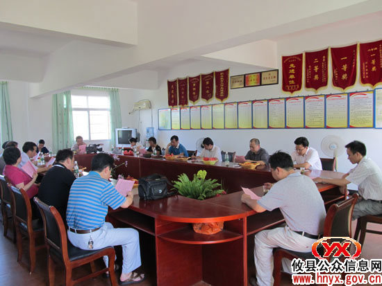 市人大常委会调研组到石羊塘中学进行专题调研