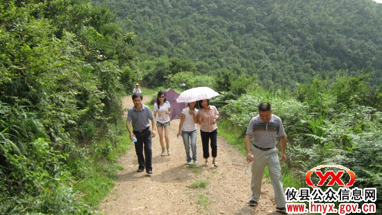 迎“七&middot;一”：攸县市政园林组织户外登山活动