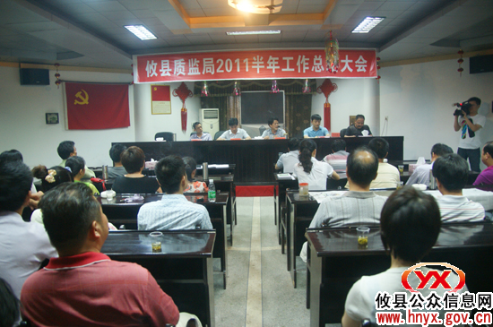 谭伟生到县质监局听取半年工作情况汇报