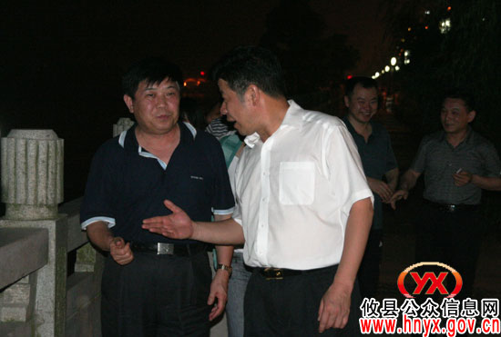 海南省委常委、省军区政委刘鼎新少将一行回攸县视察