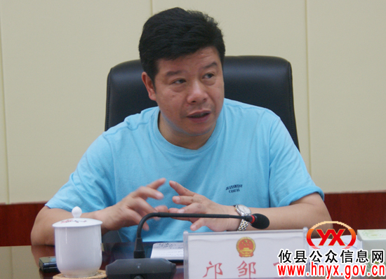 邝邹飞一行就县第十一次党代会召开到县人大常委会征求意见