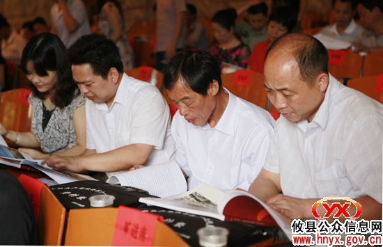 【“党代会”花絮】《今日攸县》画册受与会人员热捧