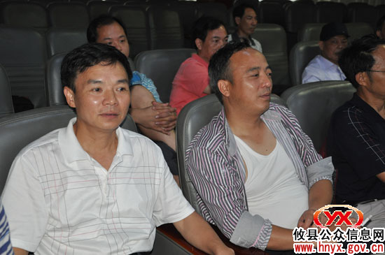 中国书协会员、兰亭奖获得者谭必清应邀来攸县授课