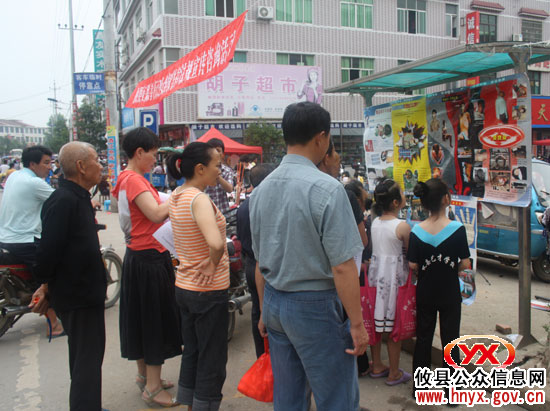 攸县妇联在丫江桥镇开展法律法规宣传活动