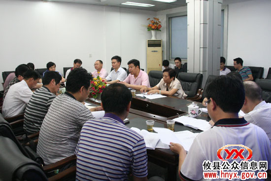 邝邹飞一行到县政协围绕县党代会召开征询有关建议