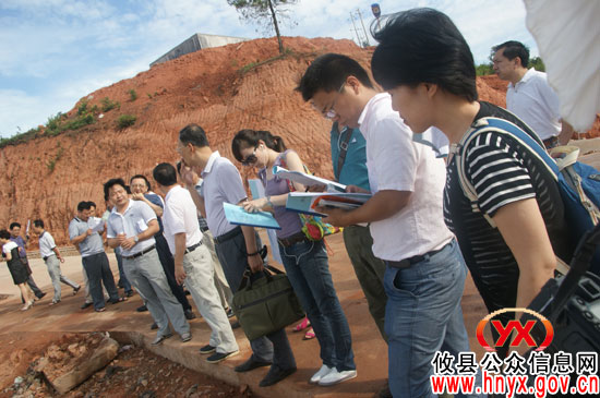 新华社、人民日报等10多家媒体来攸县进行集中采访
