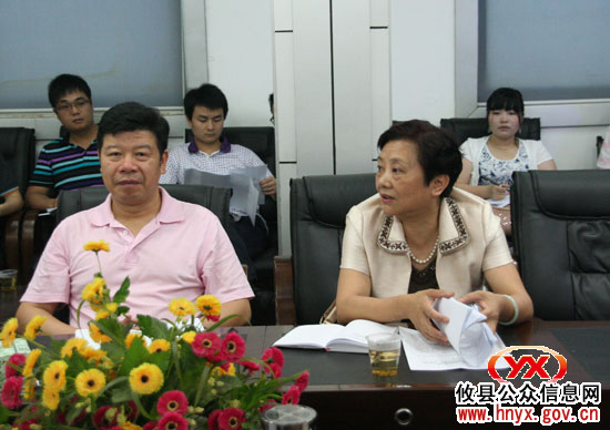 邝邹飞一行到县政协围绕县党代会召开征询有关建议