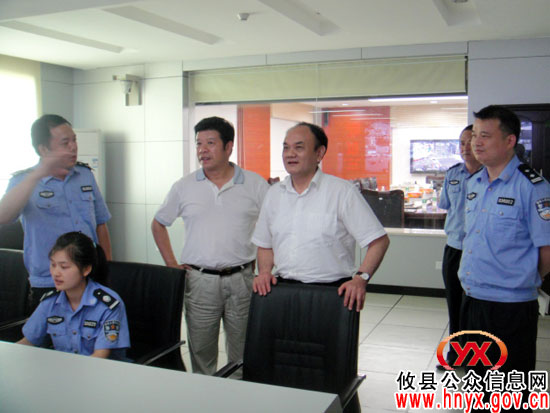 省人大常委会秘书长孙在田到攸县交警大队视察工作