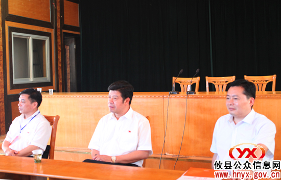 【直通“党代会”】与会代表认真讨论“两个报告” 邝邹飞参与讨论