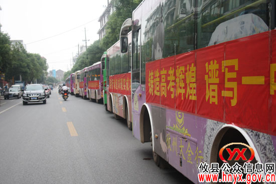 今天上午，攸县3763名学子顺利参加今年高考首场考试