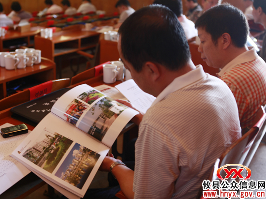 【“党代会”花絮】《今日攸县》画册受与会人员热捧