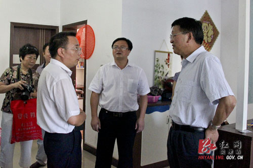 爱烛行动在株洲 邓德芳一行走访慰问特困教师