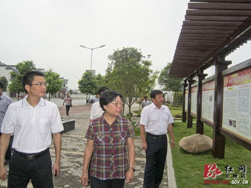 省纪委原常委周常明到我县指导党务公开工作