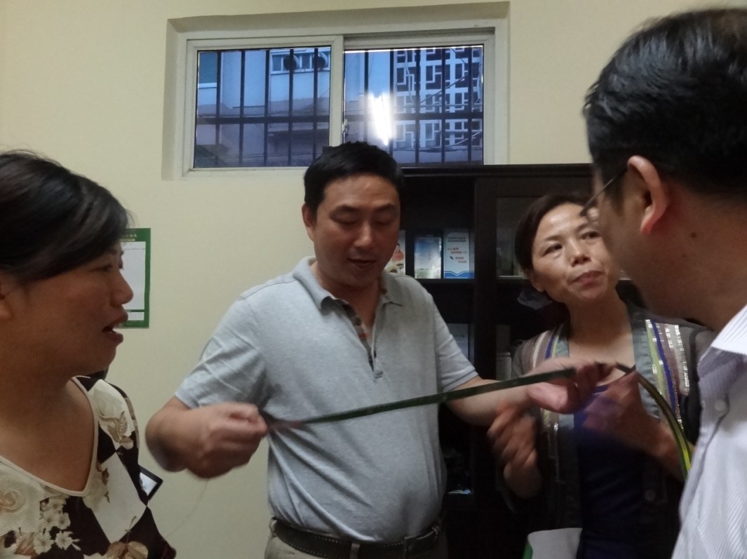 王志刚视察王塔冲社区卫生健康服务室建设工作