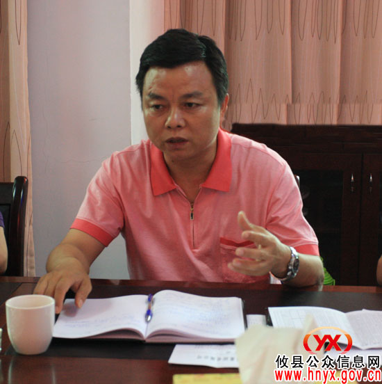 胡湘之率有关办点单位负责人到新市镇现场办公
