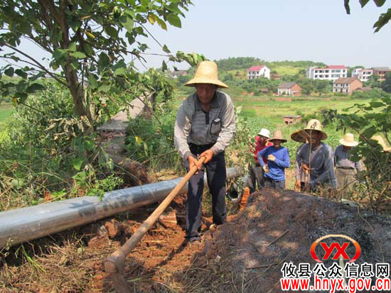 攸县石羊塘镇达水桥村干群全力抗旱
