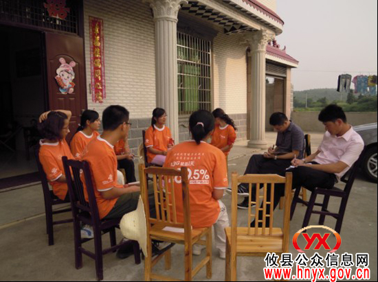 团县委组织“三下乡”青年志愿者开展洁净乡村行动