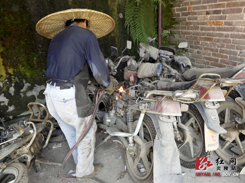 炎陵交警集中强制报废涉案车辆