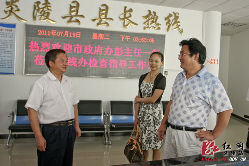 市政府政务公开办领导到我县政务中心视察指导工作
