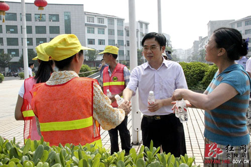 黄诗燕：高标准建设城市，高水平管理城市