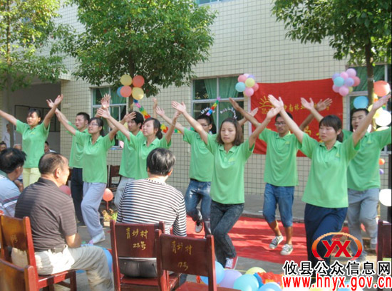 今年暑期“三下乡”志愿服务行动汇报演出在攸县芷陂村举行