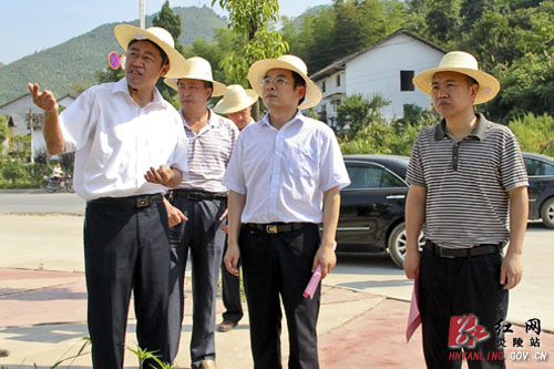 黄诗燕：加快生态工业园区建设推进新型工业化进程
