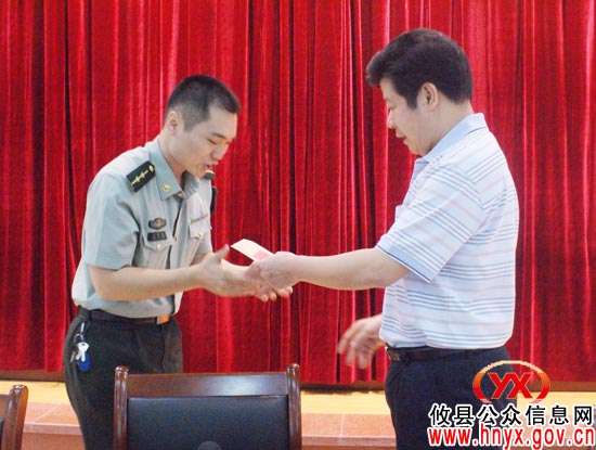 攸县隆重举行庆“八一”双拥座谈会