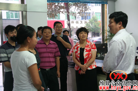 省食品药品监管局副局长饶健一行来攸县督查专项工作