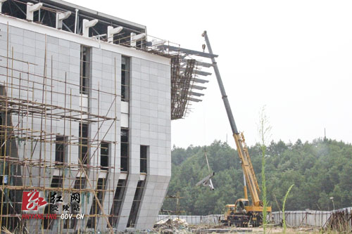 图片新闻：建设中的县文体中心