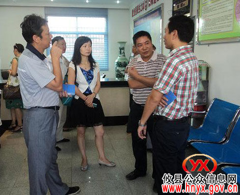 茶陵县城关镇党委书记李爱斌一行到城关镇参观考察