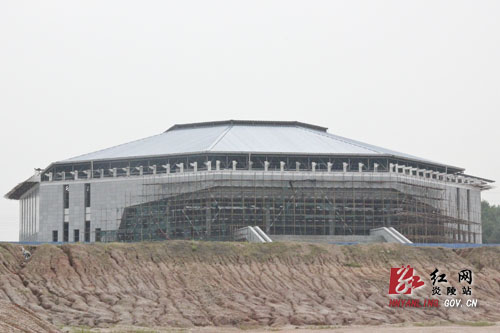 图片新闻：建设中的县文体中心