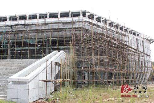 图片新闻：建设中的县文体中心